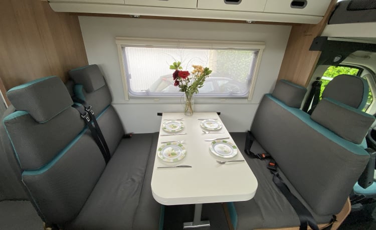 Coddiwomple – Adria Sunliving A75DP met 6 slaapplaatsen