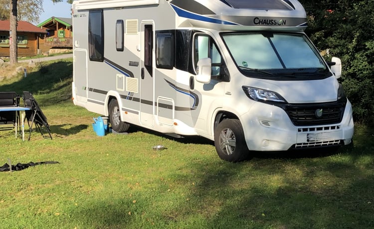 Spacious, well-equipped Chausson Titanium 728 EB motorhome for rent