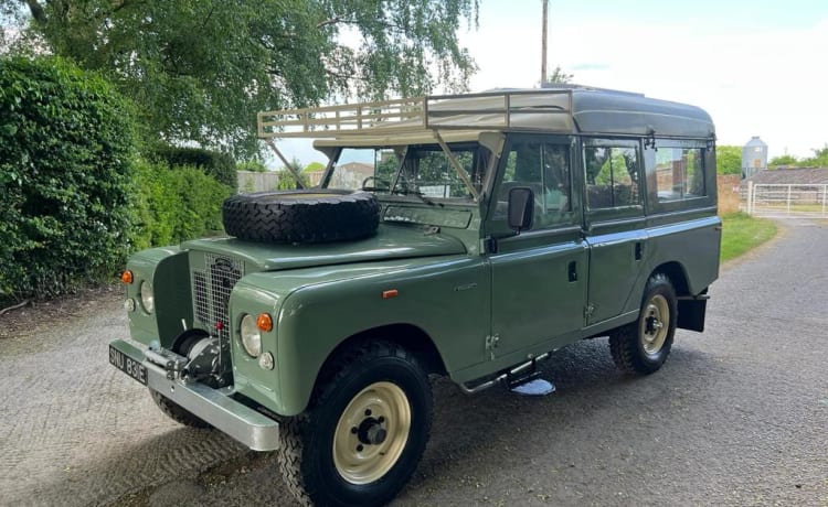 The Northumbrian Rover – 4 berth Land Rover rooftop from 1967