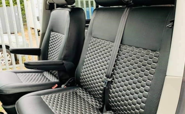 Nessa – Camper VW 4 posti letto (assicurazione inclusa)