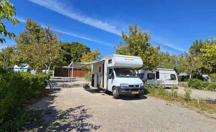 Sunny  – Camper per 6 persone del marchio Fiat (alcova del 2006)