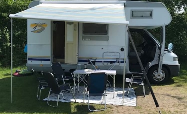 5-6 p gezellige, compacte familie camper Fiat Alkoof. 