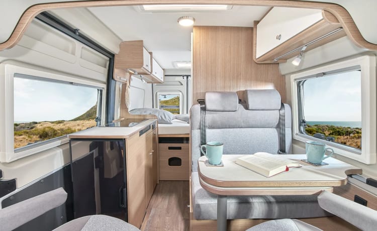 De camperbus  – New, luxurious, fully equipped camper with solar panel