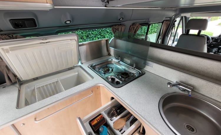 Ford nugget – Klaar voor een mooie reis: Ford nugget 4p 2007 campervan