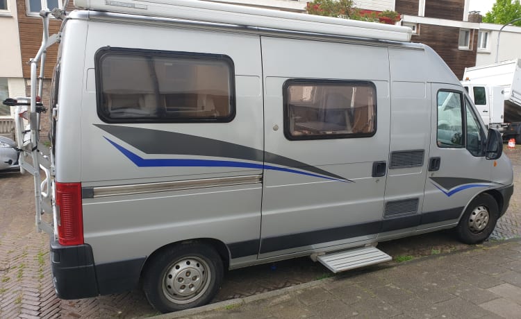 Completely self-sufficient camper van