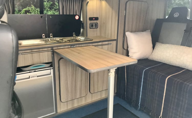 Lady Luna – VW Campervan - 4 berth with awning.