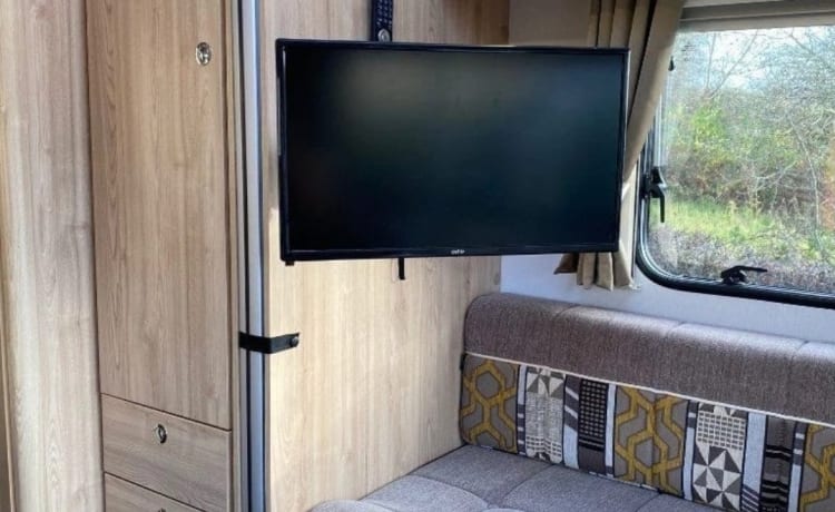 FY67 Boo – Peugeot Elddis Evolution 196 met 6 slaapplaatsen