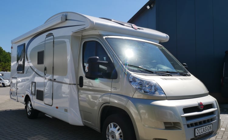 Burstner Ixeo, 2 berth- 4 seats.