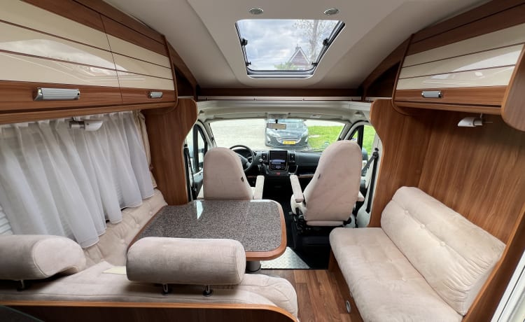 Esprit – 2p Dethleffs semi-integrated camper from 2014