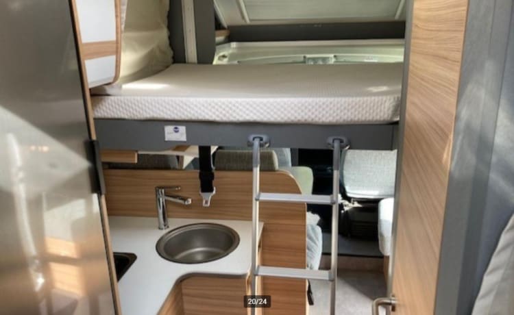 volledig compleet  – Luxueux et confortable Dethleffs 6812 Just 90 avec lits simples