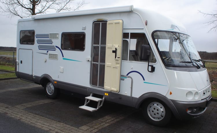 Blue – Great Hymer B644 camper Blue with cozy L-seat, air conditioning and large garage