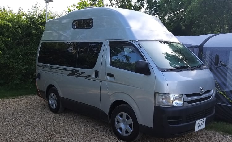 Silver Shadow – 4+ Schlafplätze Toyota Hi-Ace