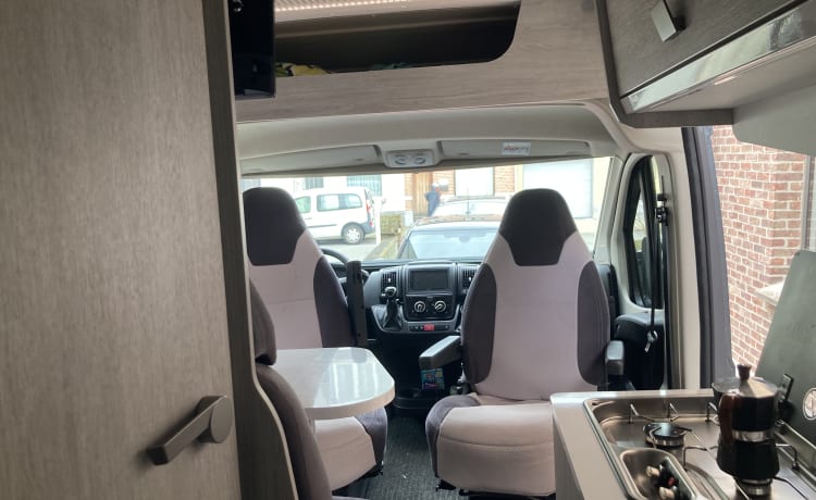 Suzy – Camperbus automaat 4p wacht op jouw avonturen!