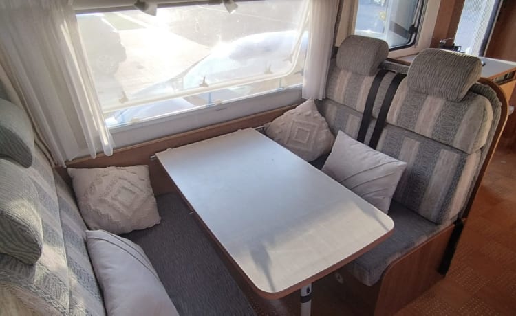 Very spacious family motorhome, 6 seats with belts