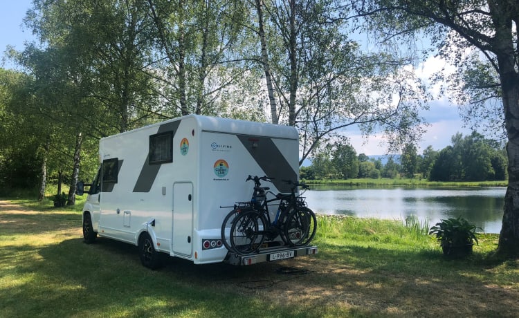 de Club camper – NOUVEAU camping-car de luxe pour 5 personnes, y compris l'inventaire et l'assurance