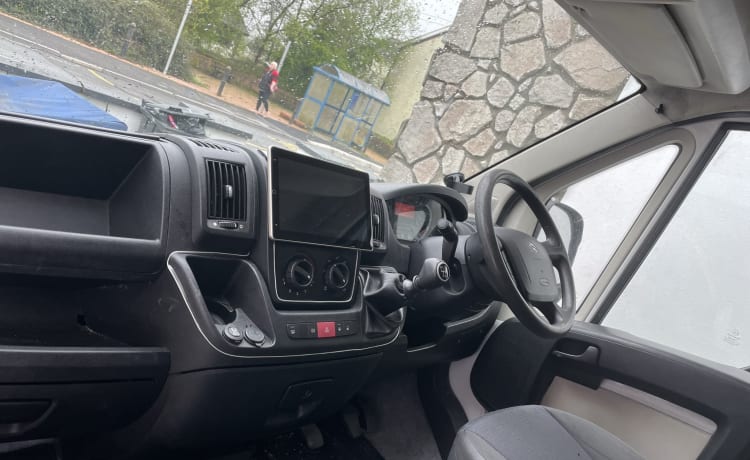 Staffetta Citroën 3 posti pronta per il viaggio fuori griglia