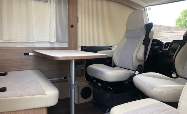 Evert – Carado I338 (Groupe Capron Hymer)