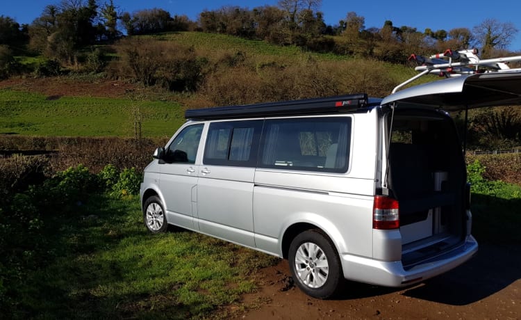 2015 automatische VW Transporter 140 TDI LWB 4-zits campervan