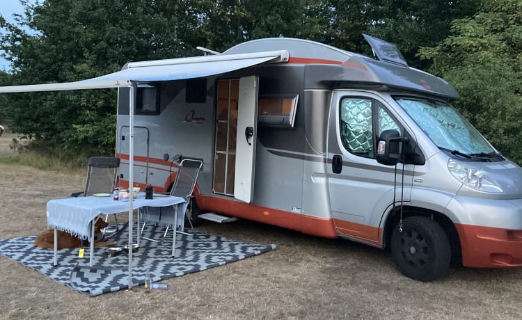 Beautiful Luxury Burstner Quadro 4 pers camper