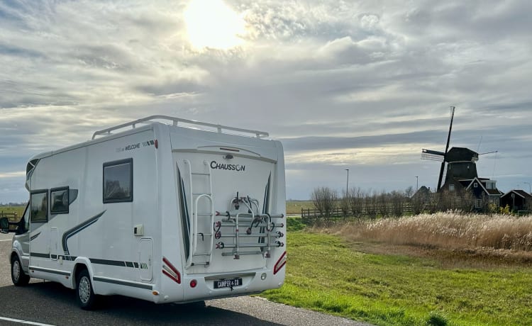 5 person Luxury camper with barbecue included 