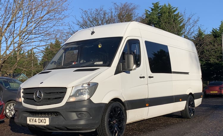 Kula the campervan  – Mercedes-Benz camper met 3 slaapplaatsen uit 2014