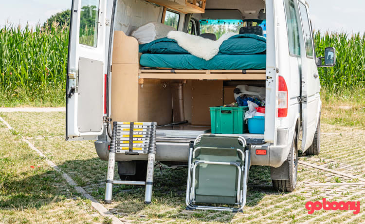 Marcelleke – Super cozy converted Mercedes Sprinter campervan L2H2