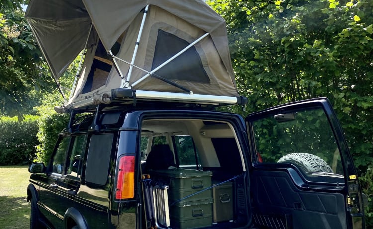 WOLF V8 – Avventura e libertà con una Land Rover con tenda da tetto!