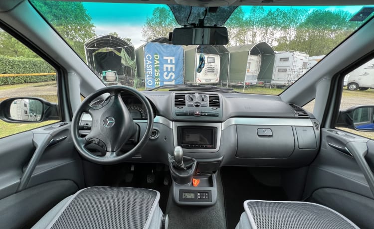 Blu – Mercedes Benz Viano Marco Polo 4 seats