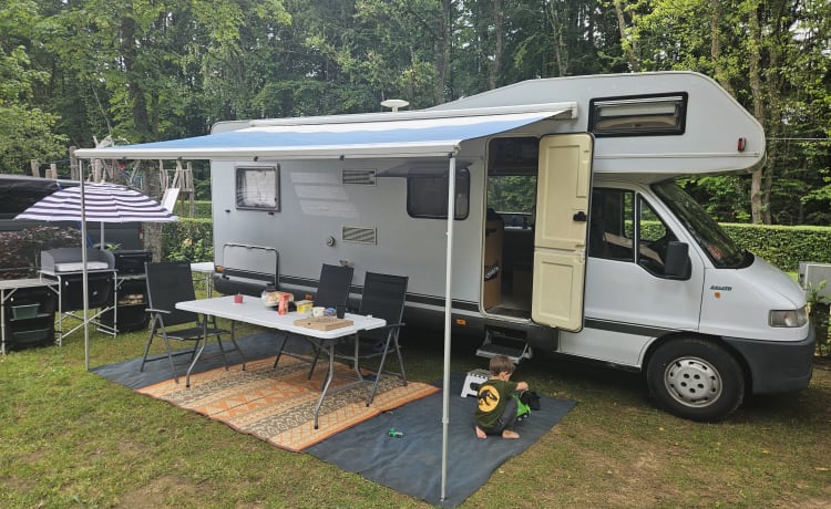 6p Hymer alcove uit 1999