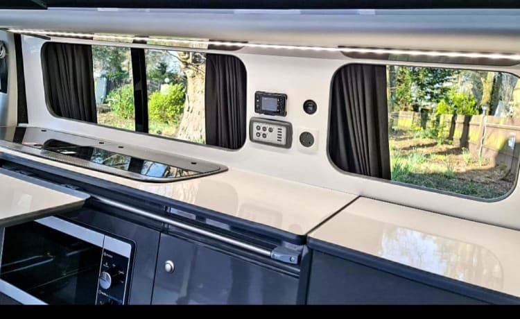 STIRLING  – 4 berth Volkswagen bus from 2015