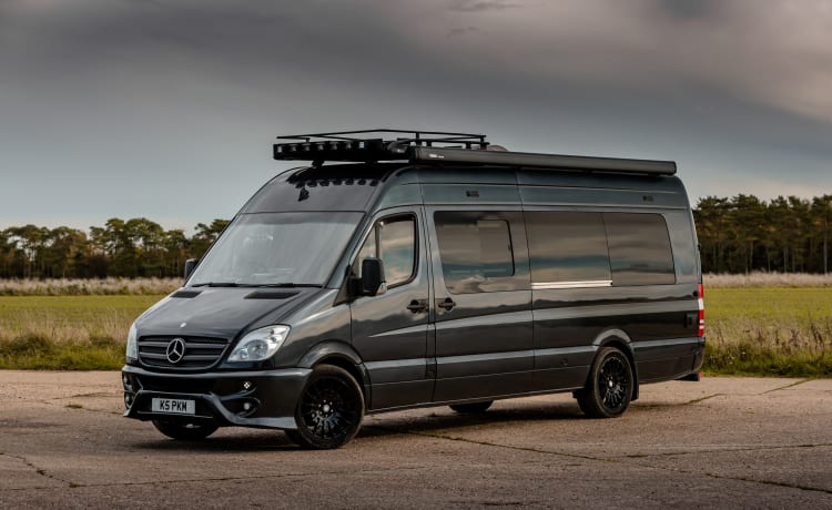 Black Prince – De ultieme super high-spec off-grid avontuurlijke camper