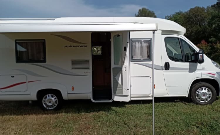 Sarah et Joel – Superb comfortable motorhome