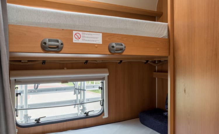 Dethleffs Advantage  – 4 person camper with bunk beds and air conditioning from 2011