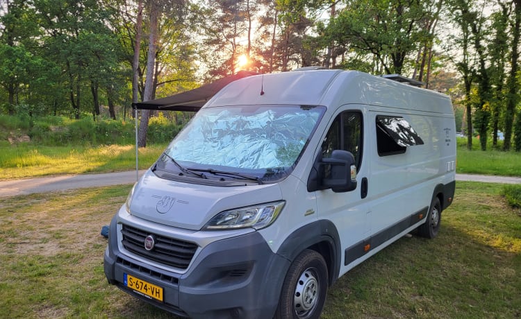 Pura Vida Van – Camper bus 3 posti costruito nel 2023