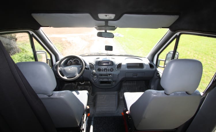 Sprinter 311 CDI – Compacte en vlotte Mercedes Sprinter met vast, luxe 2 persoonsbed