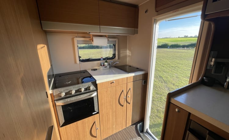 Autotrail Tribute 4 places, camping-car de luxe adapté aux chiens - Northants/Beds 