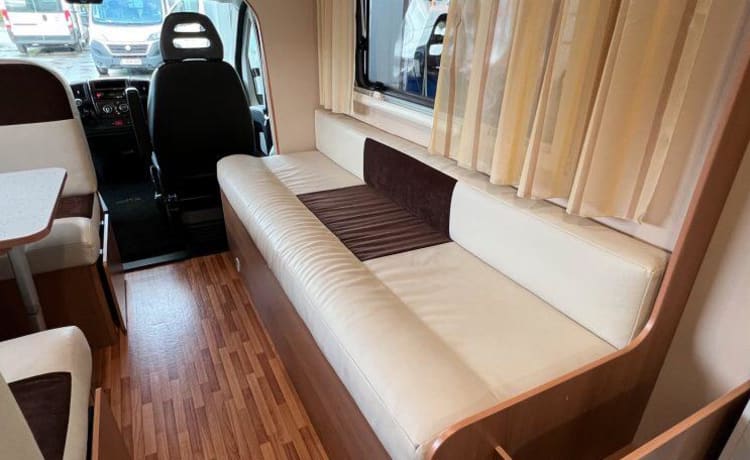 Roadtripper – Mobilhome Alkoof 4 pers