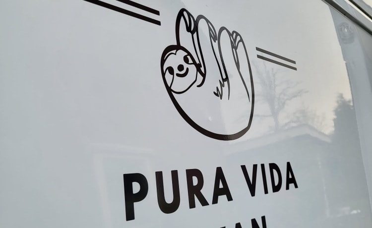 Pura Vida Van – in 2023 gebouwde 3-persoons buscamper