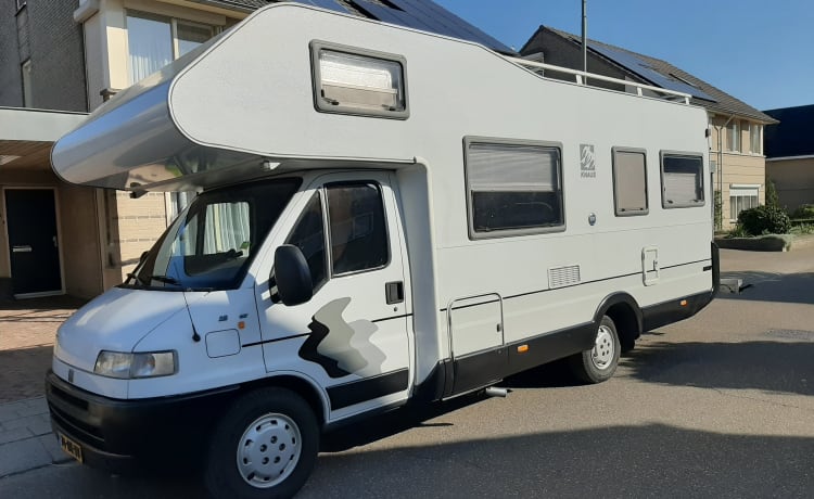 Very neat 6 person Knaus 2.5 TDI camper, possibly just a bicycle carrier