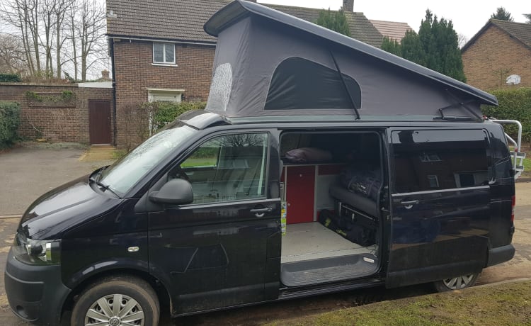 Duggie – VW T5 LWB Wohnmobil mit 4 Schlafplätzen