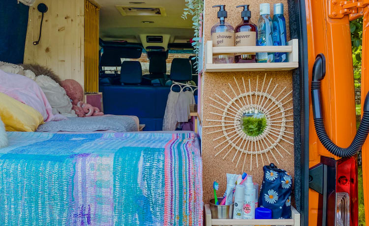 Liesellove – Avontuurlijke DIY familie camper met daktent 