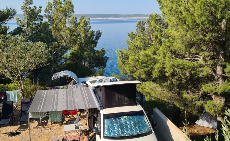 cool and cozy off grid camper van with lifting roof.