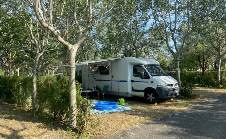 Roadrunner – Mooie en zeer goed onderhouden camper met veel ruimte