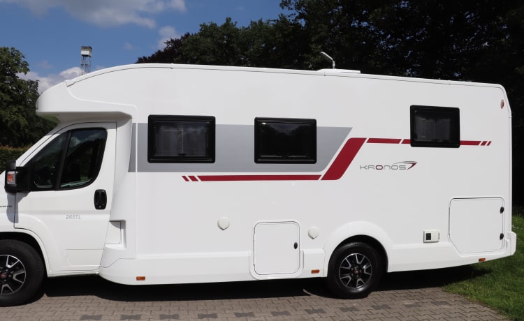 Roadhouse camper naam roadsurfer – 4p Roller Team semi-integrated uit 2021