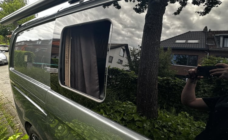 2p Mercedes-Benz campervan uit 2020