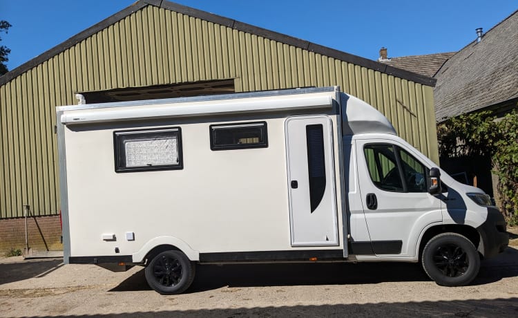 Camping-car de luxe hors réseau