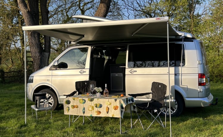 Daphne – 4-persoons Volkswagen campervan uit 2013