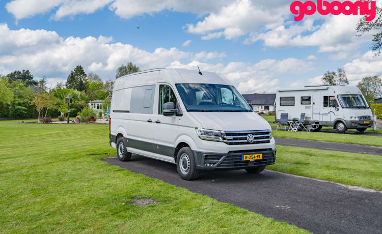 Fluistercamper – VW Crafter 100% elettrico, 2 persone, interni 2023