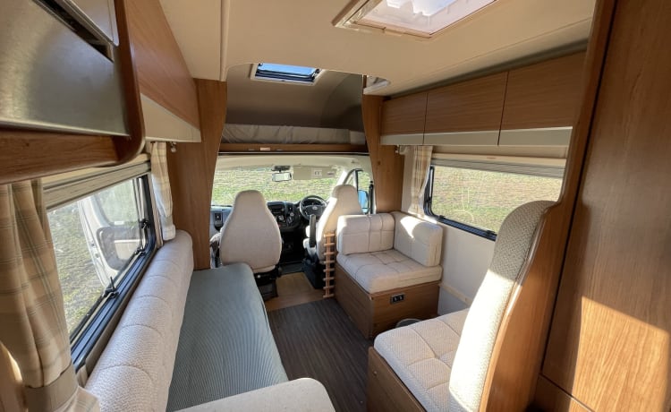 Autotrail Tribute con 4 posti letto, camper di lusso che accetta cani - Northants/Beds 