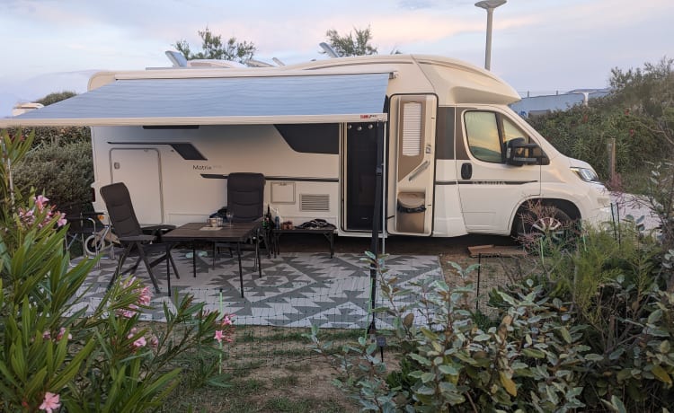 Hotelkamer op Wielen! – Hotel room on wheels! Very beautiful and luxurious Adria Matrix 5 p